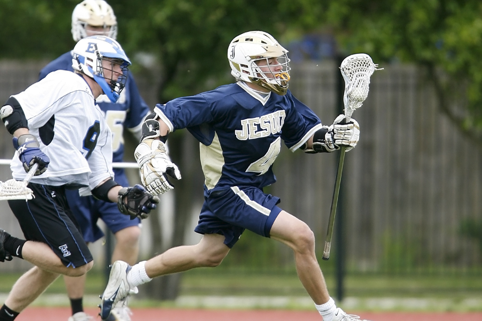 Lacrosse Shoulder Pads 101: How to Find the Right Fit and Protection Level